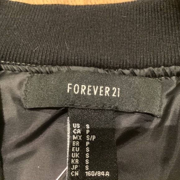 Forever 21 Women’s size small bomber jacket - Picture 4 of 6